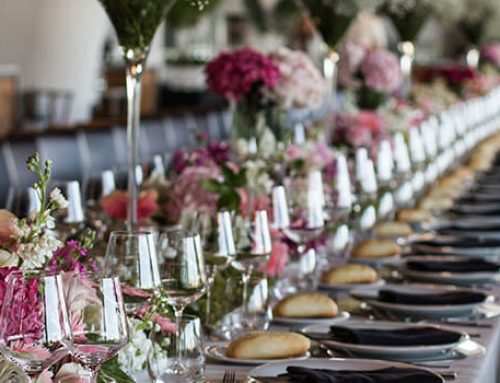 Las claves para decorar tu evento en casa con flores