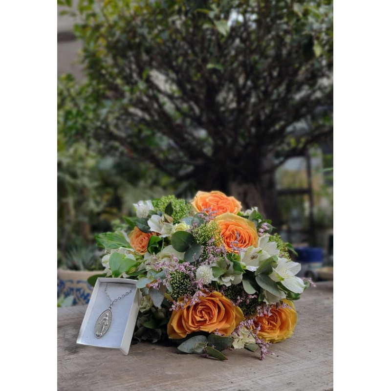 Amada| Ramo de flores con cadenita