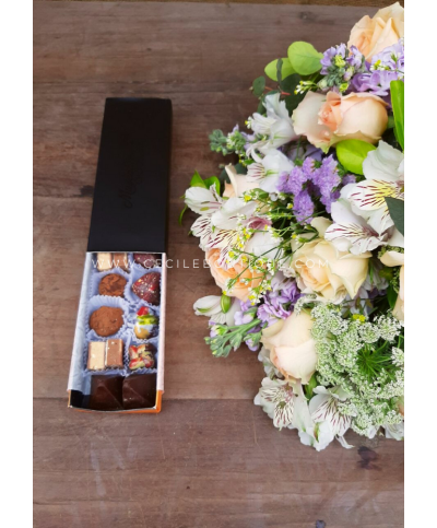 Cálido deseo | Ramo y chocolates