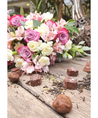 Sweet gaze | Bouquet and chocolates