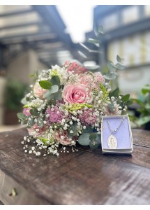 Protección de la Virgen | Bouquet & medalla