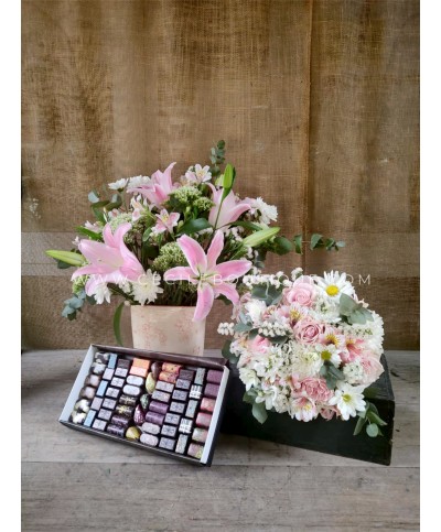 With love | Bouquets and chocolates