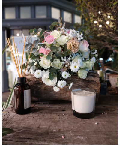 Queen of hearts | Bouquet of flowers plus candle and difuser