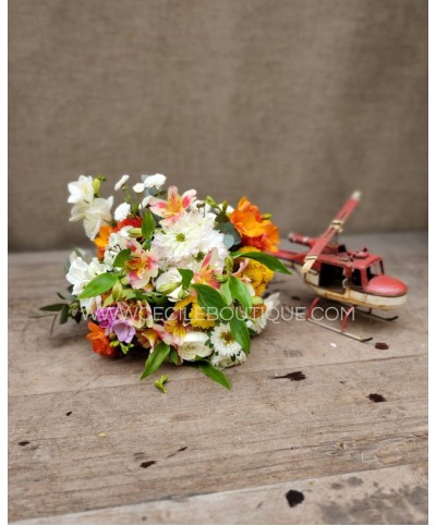 Journey to a smile | Bouquet of flowers and miniature