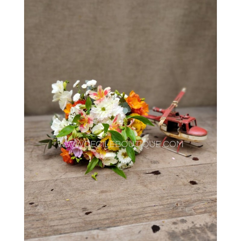 Journey to a smile | Bouquet of flowers and miniature