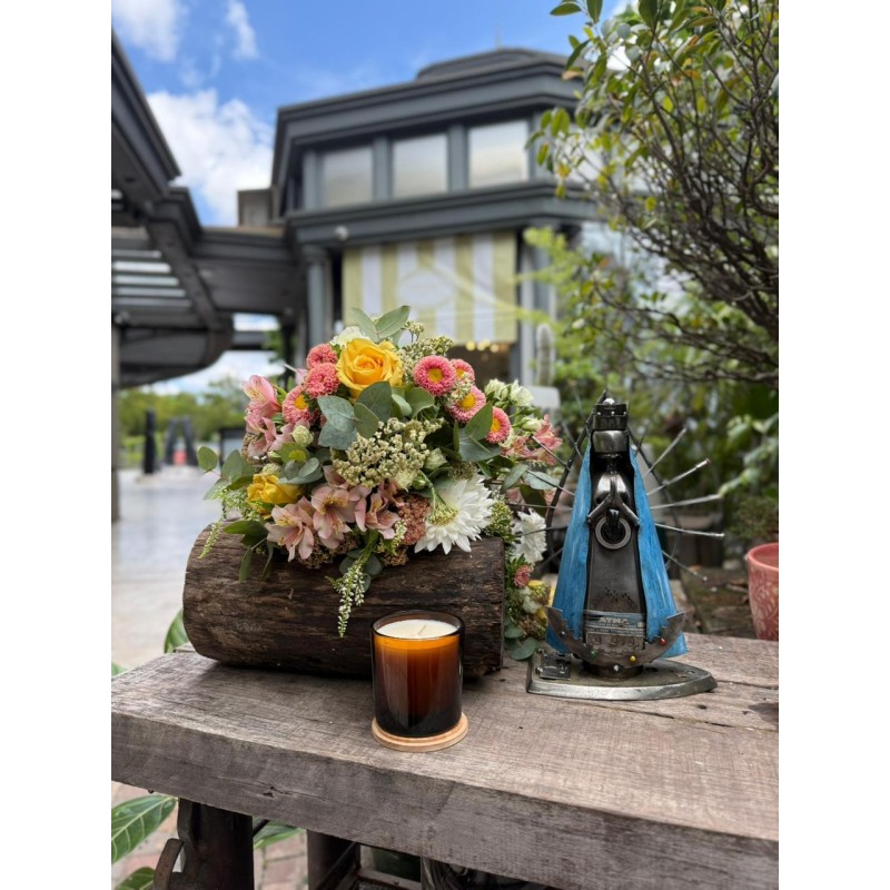 Abençoada por Maria | Buquê & vela Abençoada por Maria | Buquê & vela