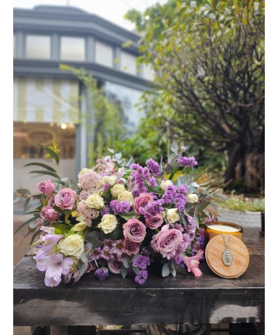 Lluvia de Besos | Bouquet, Vela & Medalla