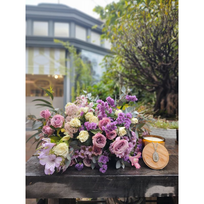 Lluvia de Besos | Bouquet, Vela & Medalla