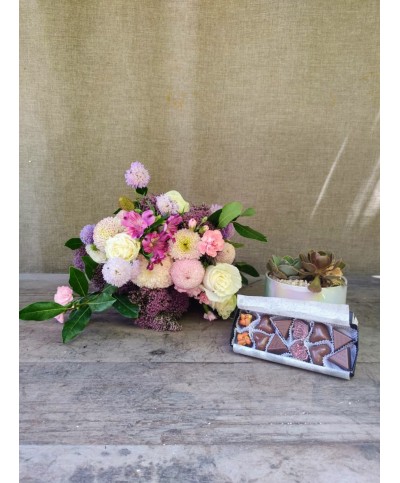 Un Día Contigo | Bouquet, Chocolates & Jardín
