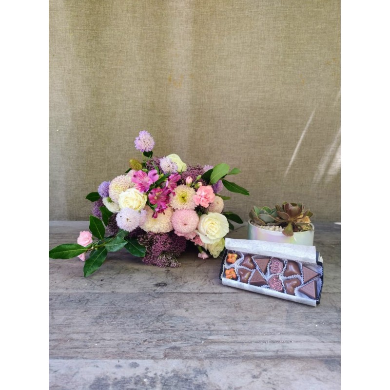 Un Día Contigo | Bouquet, Chocolates & Jardín