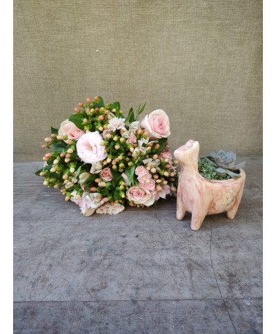 Passing Kisses | Flower Bouquet & Garden