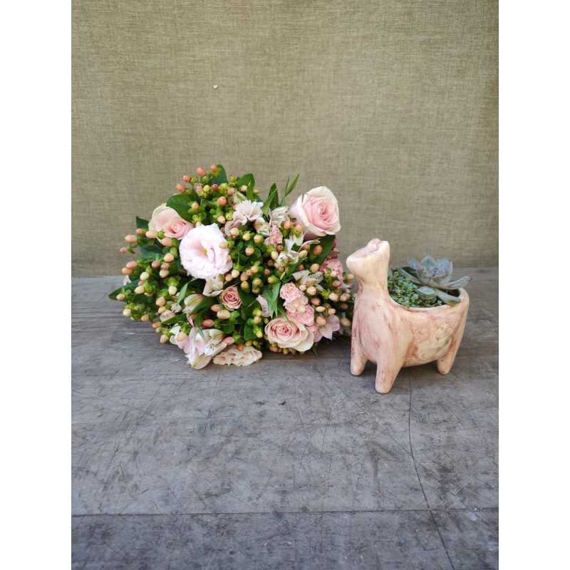 Passing Kisses | Flower Bouquet & Garden